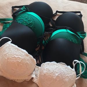 Lot Victoria’s Secret Bras 34B